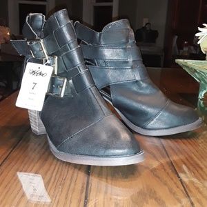NEW Mossimo black on-trend ankle booties